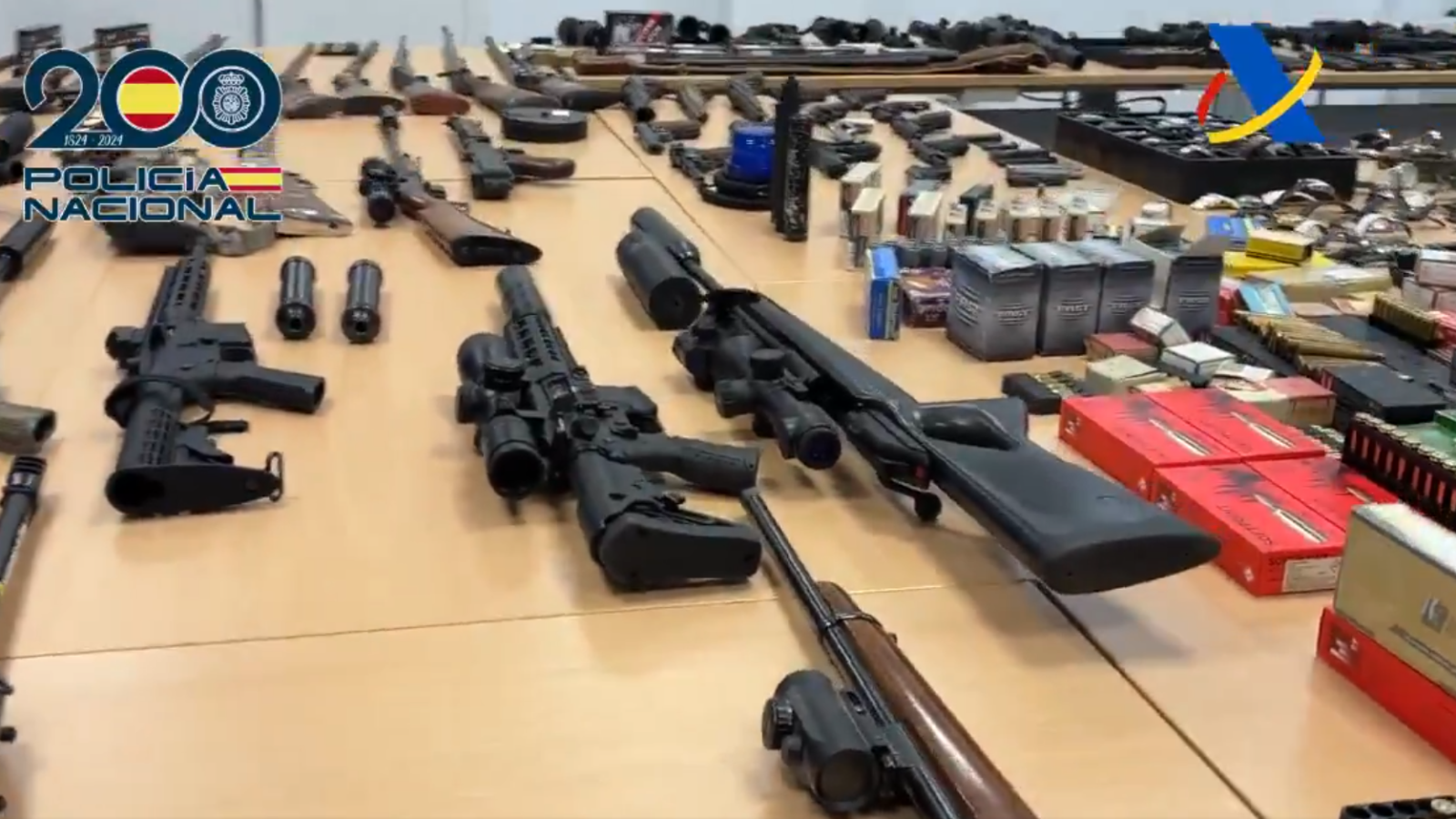 Armas incautadas en la operación contra una organización criminal acusada del mayor fraude de IVA en carburantes