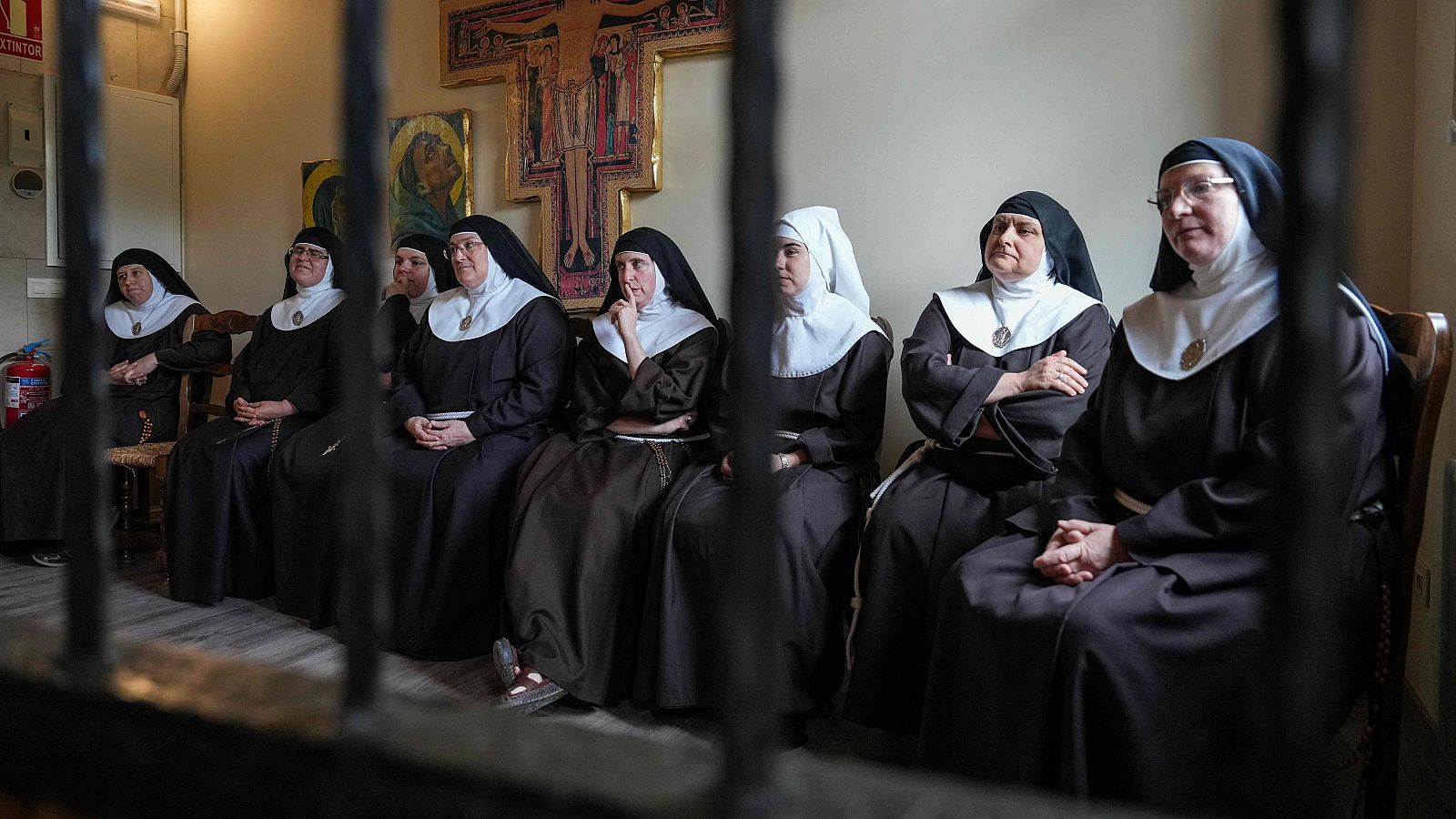 Las exreligiosas excomulgadas por separarse de la Iglesia católica se enfrentan a su desahucio del Monasterio de Santa Clara en Belorado.