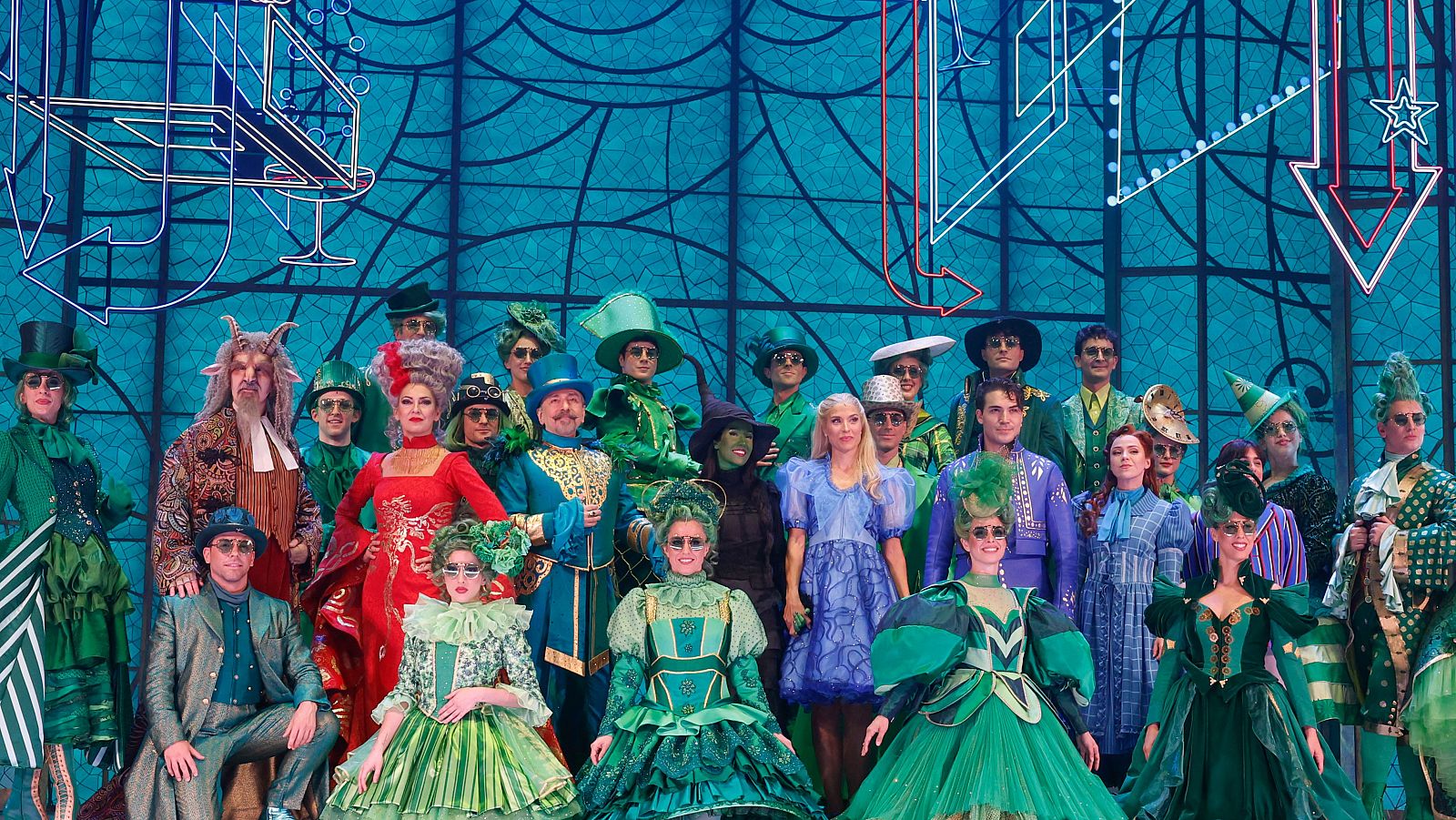 Una imagen del elenco de 'Wicked, el Musical' en el Nuevo Teatro Alcalá de Madrid.