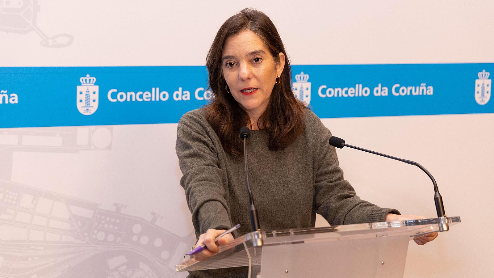 La alcaldesa de A Coruña, Inés Rey, en una rueda de prensa