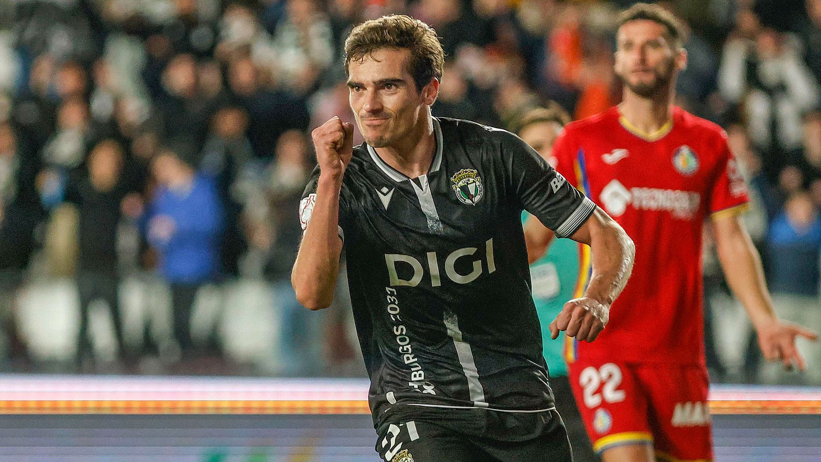 El centrocampista del Burgos Íñigo Córdoba celebra su gol al Getafe.