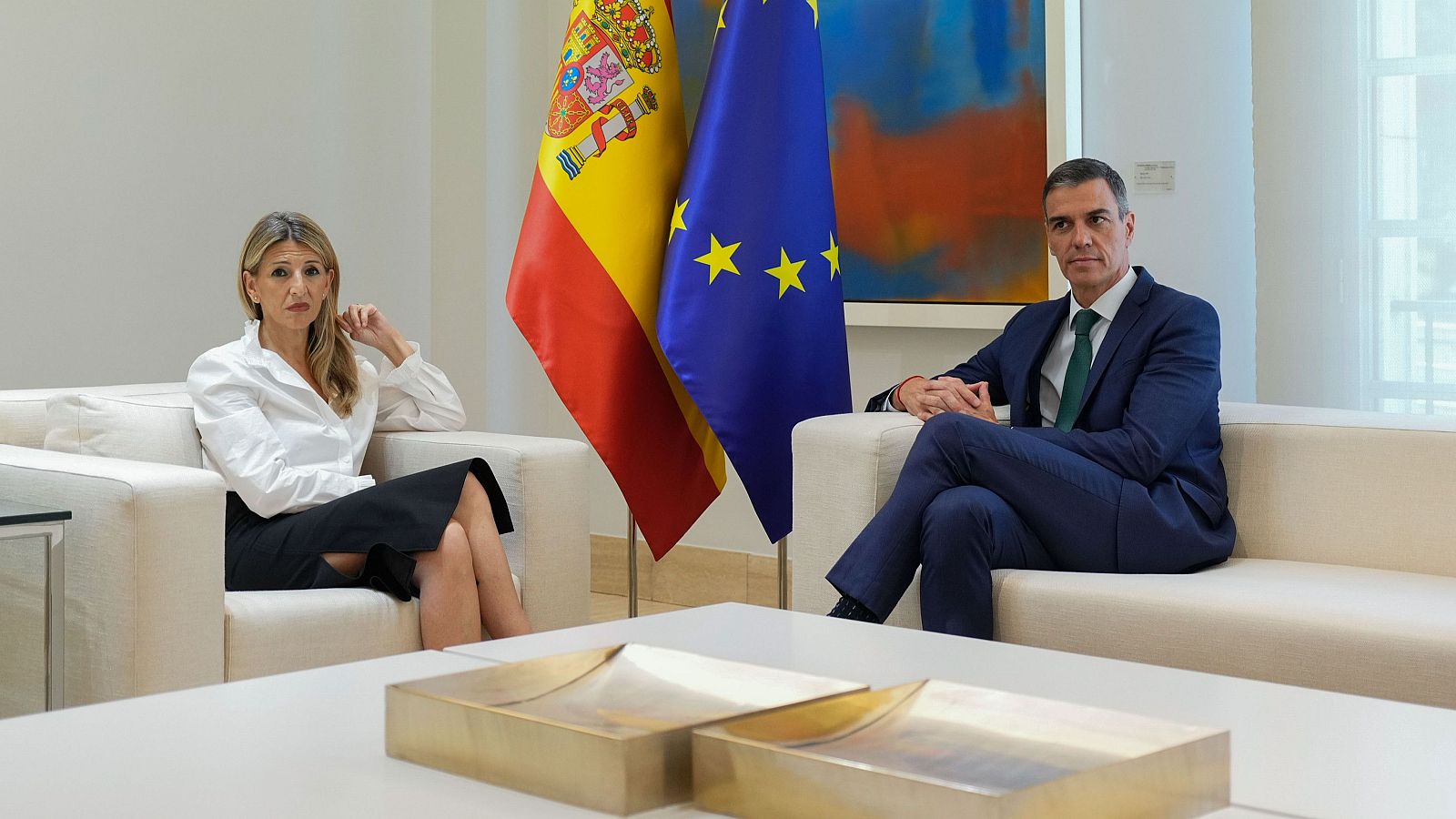 El presidente del Gobierno, Pedro Sánchez, en Moncloa con la vicepresidenta segunda, Yolanda Díaz