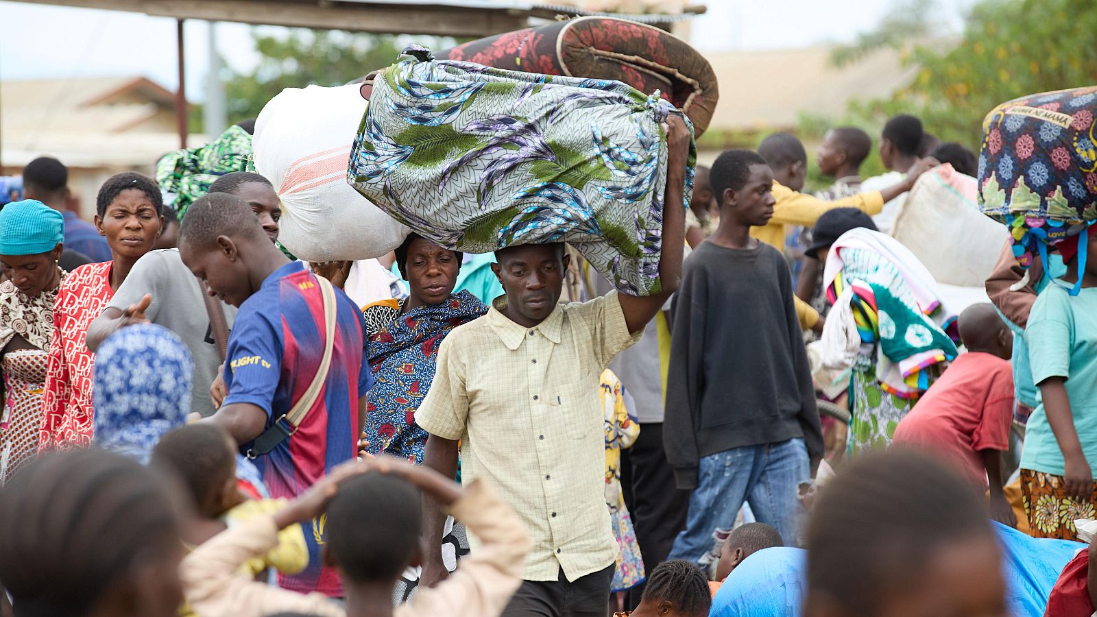 Burundi recibe a miles de refugiados congoleños por la violencia en el este del Congo