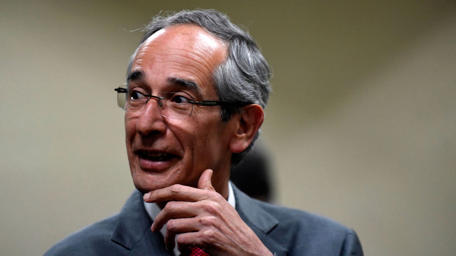 Procesan por fraude en el transporte al expresidente de Guatemala, Álvaro Colom y al expresidente de Oxfam Internacional, Juan Alberto Fuentes