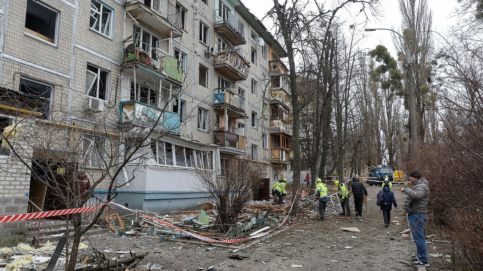 Impacto de un dron ruso contra un edificio residencial en Kiev