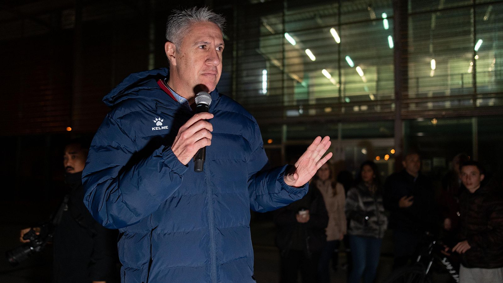 Migrantes bajo un puente en Badalona