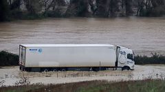 Así debes actuar si una riada te sorprende dentro del coche