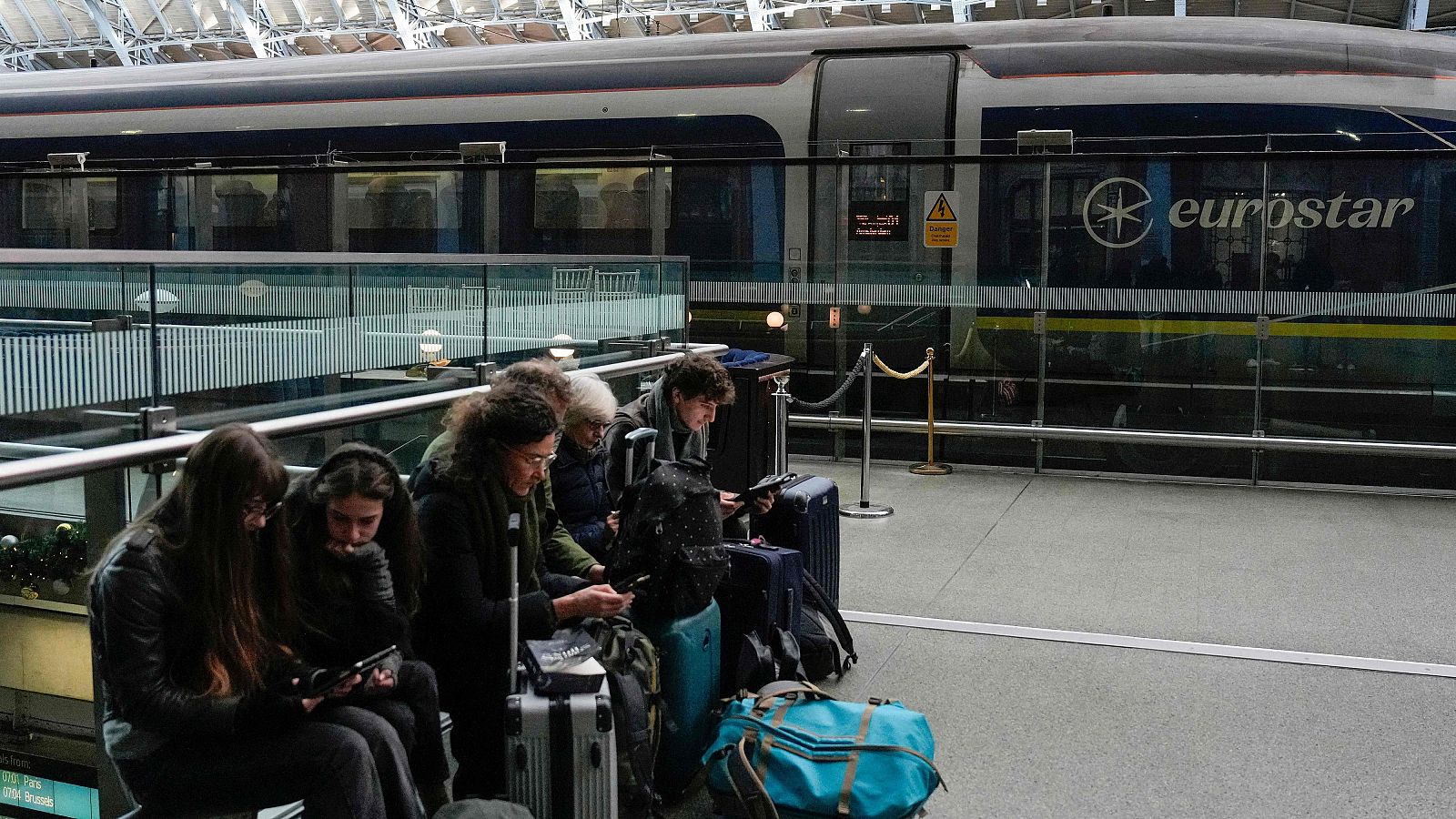 Pasajeros afectados por la cancelación de trenes Eurostar