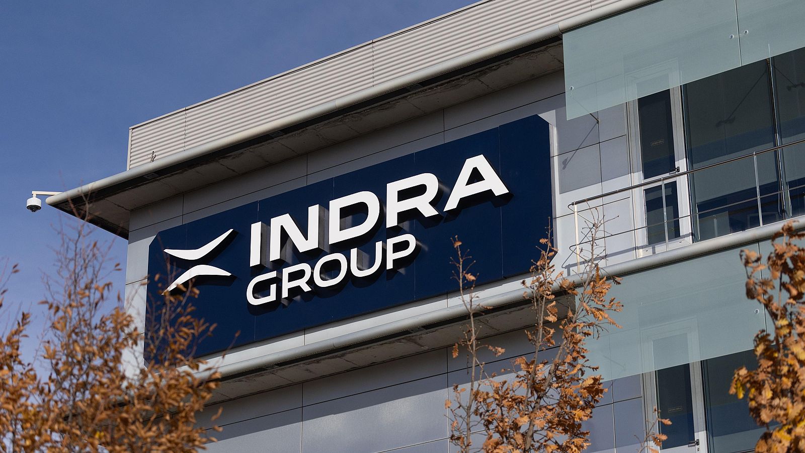 La tecnológica Indra cierra la compra del 89,68% de Hispasat a Redeia por 725 millones de euros