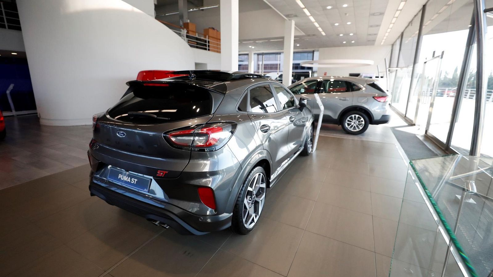 La venta de turismos crece un 12,9% en 2025 tras superar los 1,14 millones de matriculaciones