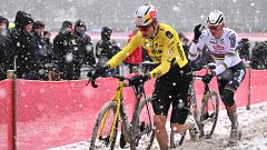 Van Aert sufre una fractura de tobillo y cierra la temporada de ciclocrós