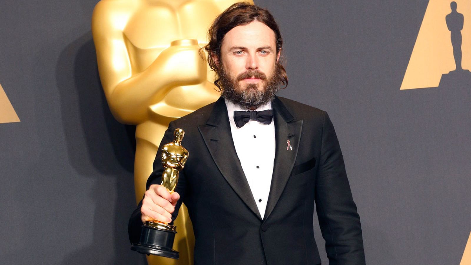 Jennifer Lawrence y Jodie Foster presentarán el Óscar a la mejor actriz en lugar de Casey Affleck, según Variety