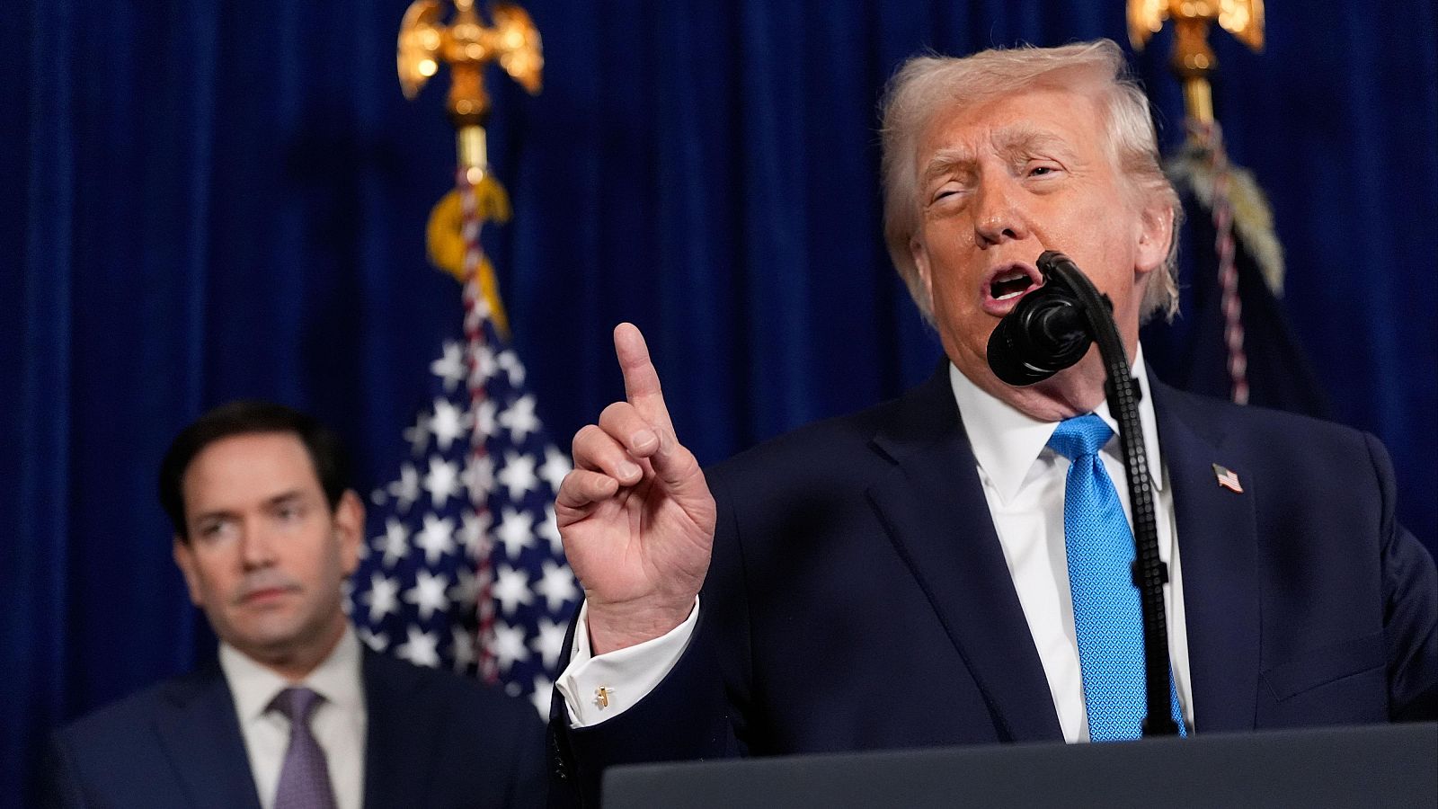 Trump respalda a Delcy Rodríguez al frente de Venezuela pero avisa: "Si no hace lo correcto, pagará un precio muy alto"