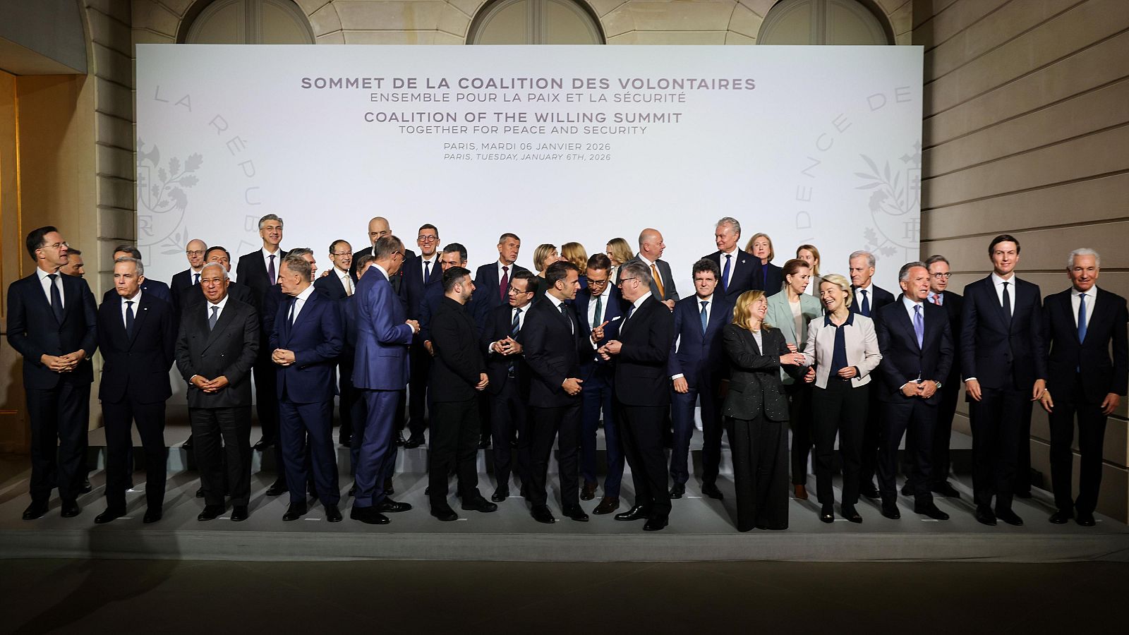 Los 35 integrantes de la Coalición de Voluntarios sobre Ucrania, en París