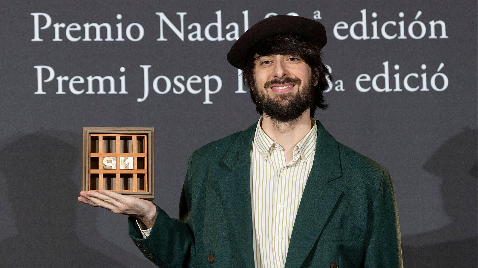 David Uclés tras recibir el Premio Nadal de Novela 2026 por la obra 'La ciudad de las luces muertas'.