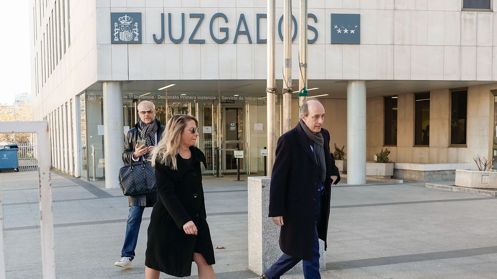 La asesora de Moncloa de Begoña Gómez, Cristina Álvarez, a su salida de los juzgados de Plaza Castilla en Madrid.