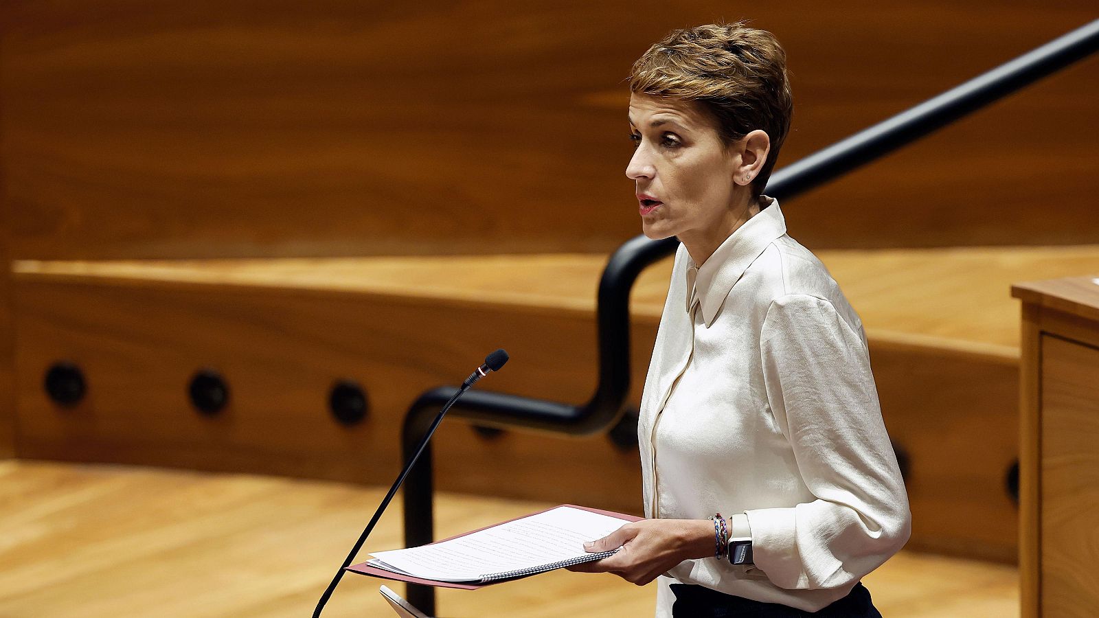 La presidenta del Gobierno de Navarra María Chivite, en un Pleno en el Parlamento navarro.