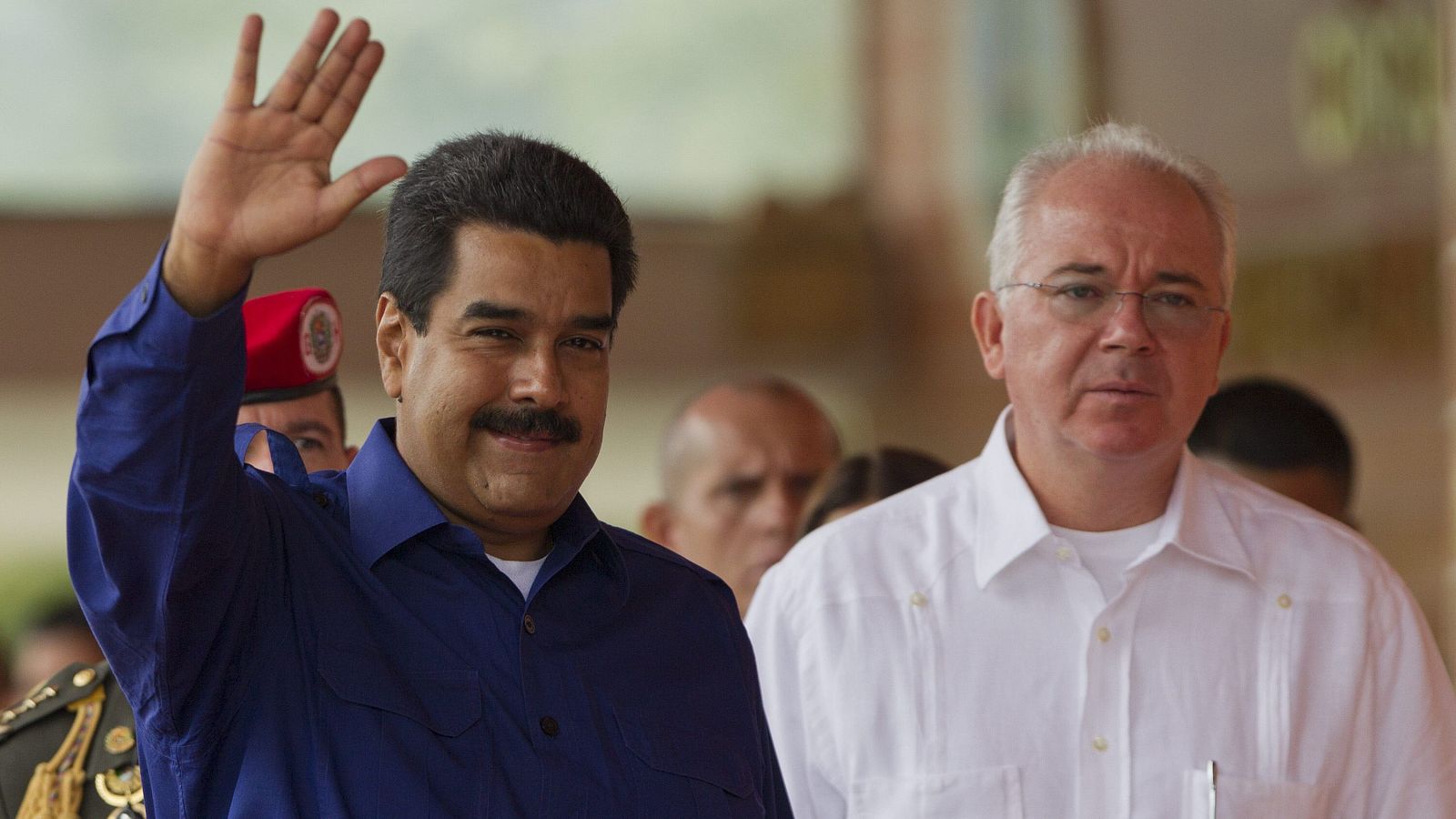El expresidente de Venezuela Nicolás Maduro y el exministro venezolano de Petróleo y expresidente de la petrolera estatal PDVSA Rafael Ramírez en 2013
