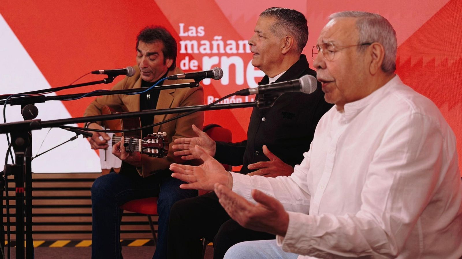 Los Chunguitos han cantado en directo algunos de sus éxitos en 'Las mañanas de RNE'.