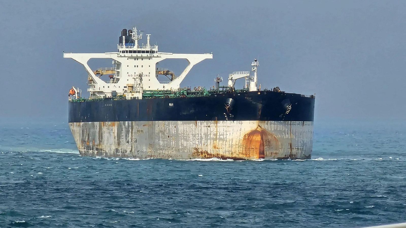 Venezuela: qué es la 'flota fantasma' de petroleros y qué puede pasar tras el asalto de EE.UU. a dos buques