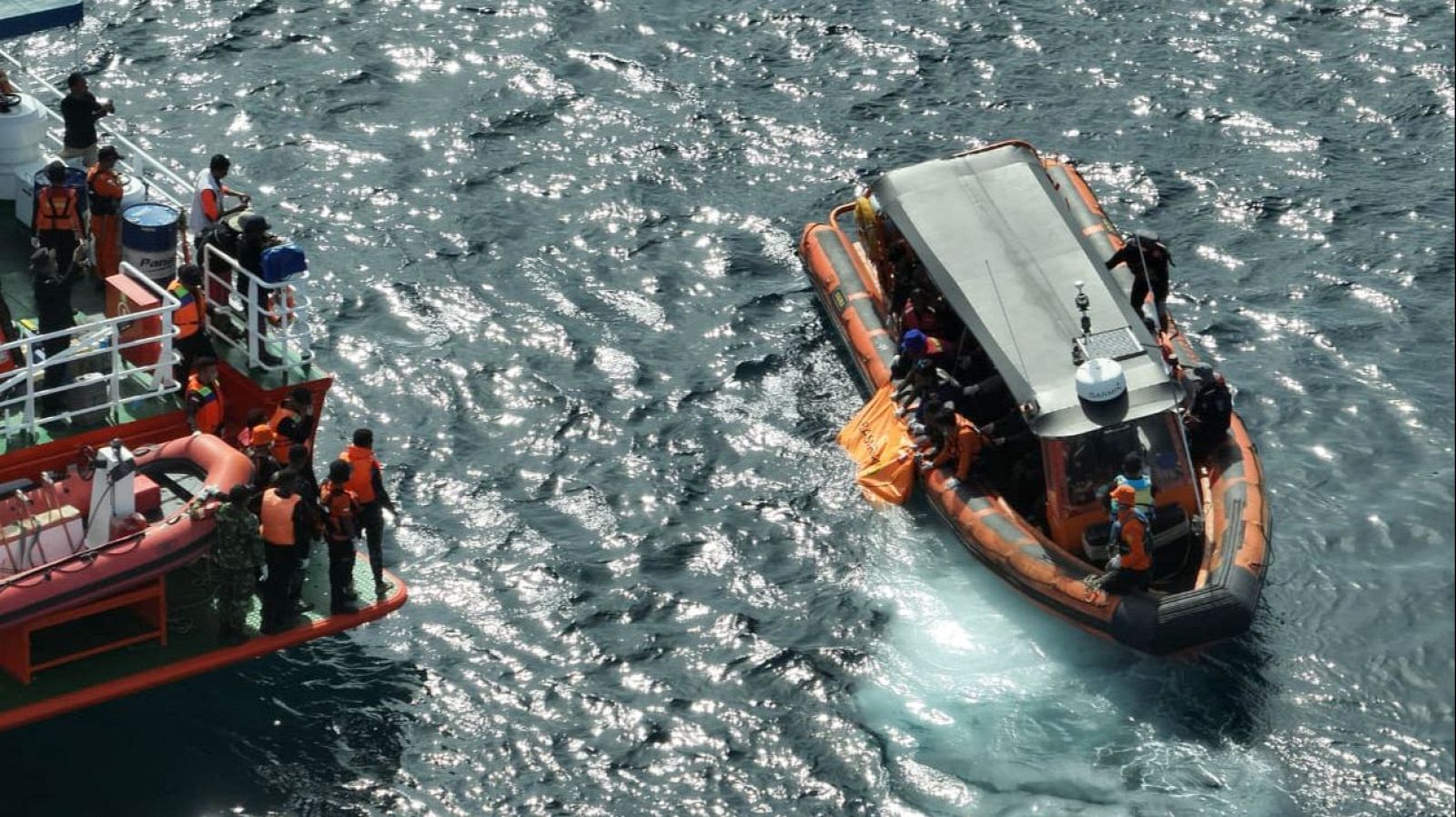 Hallan en Indonesia un segundo cadáver en la zona donde se busca a españoles desaparecidos