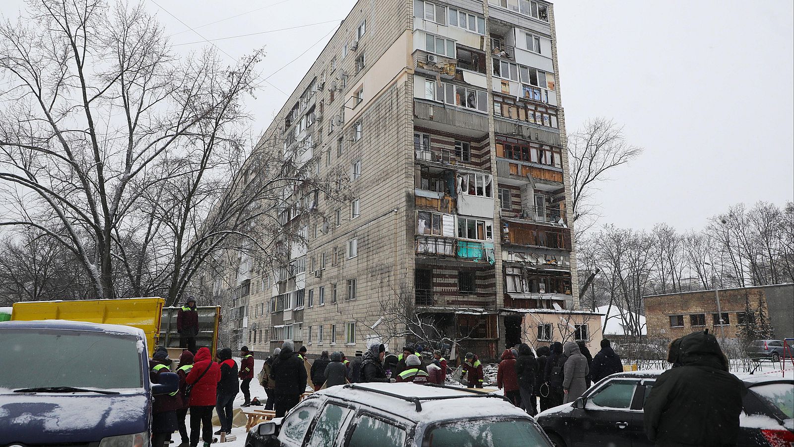 Un edificio residencial en Kiev dañado en un ataque ruso.
