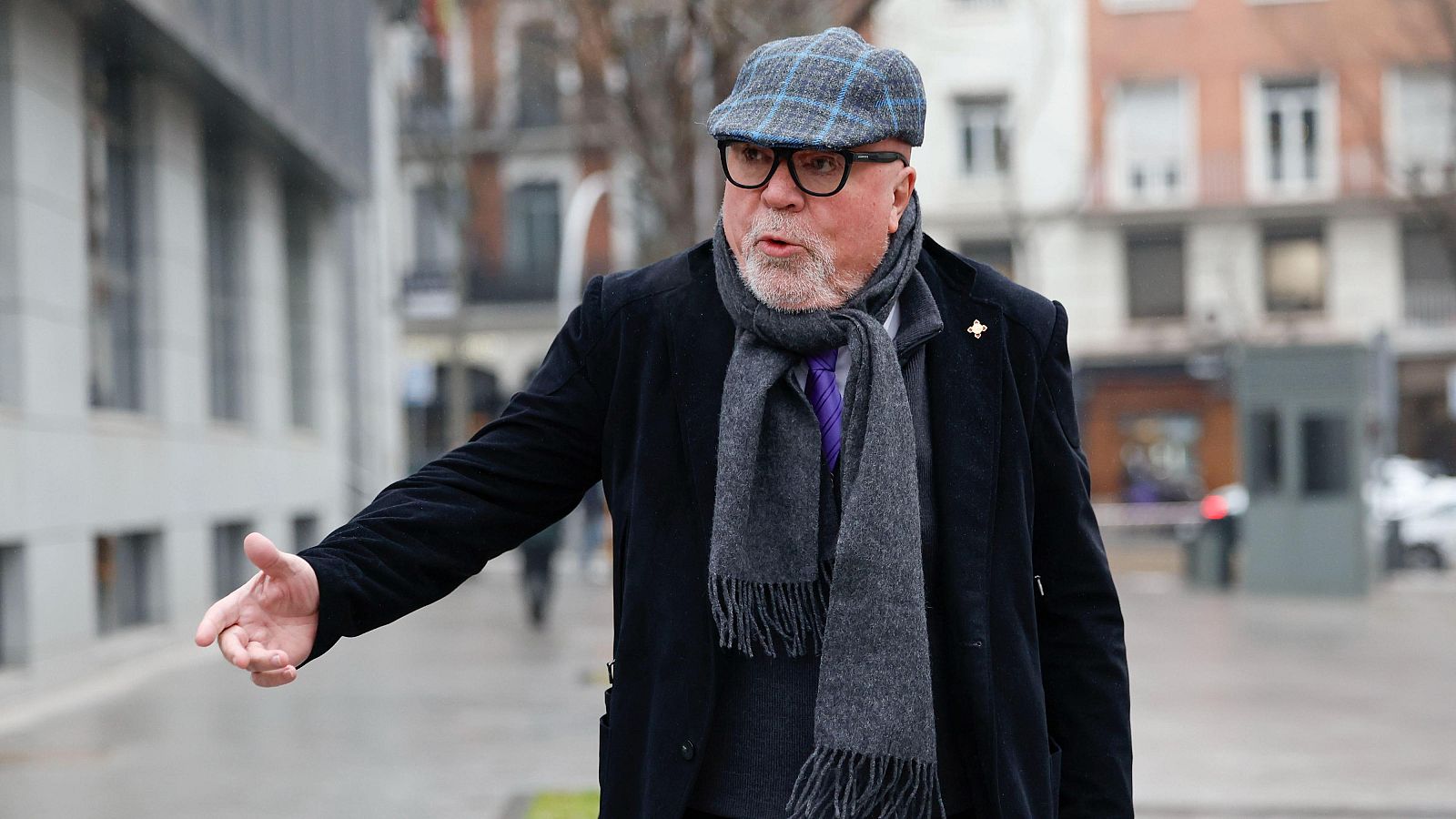 El excomisario José Manuel Villarejo, a su llegada a la Audiencia Nacional donde este lunes es juzgado junto al empresario Javier López Madrid, por presuntamente acosar y hostigar a la doctora Elisa Pinto.