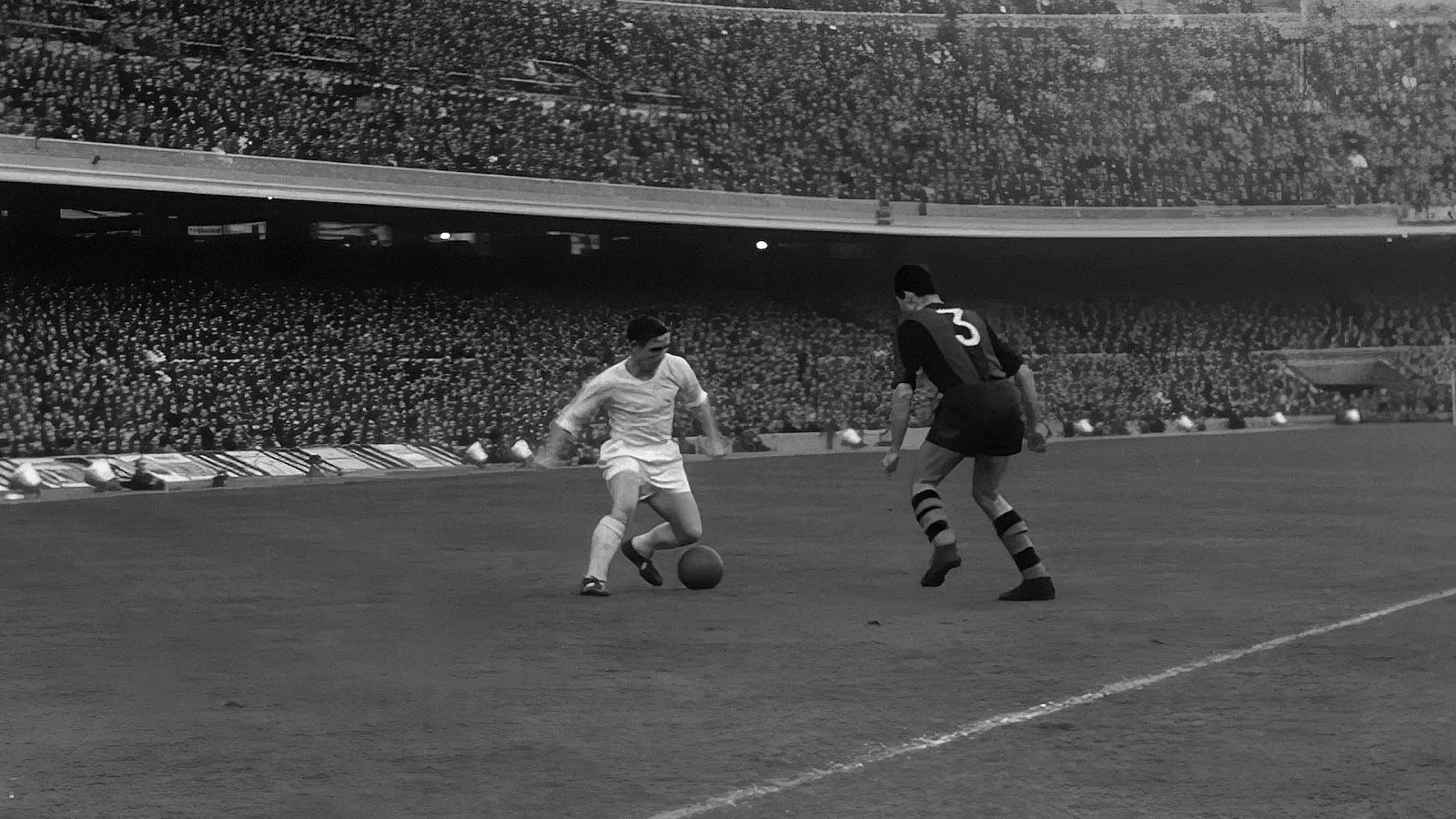 1958: El primer Barça - Madrid al Camp Nou sota la cobertura manipulada del NO-DO