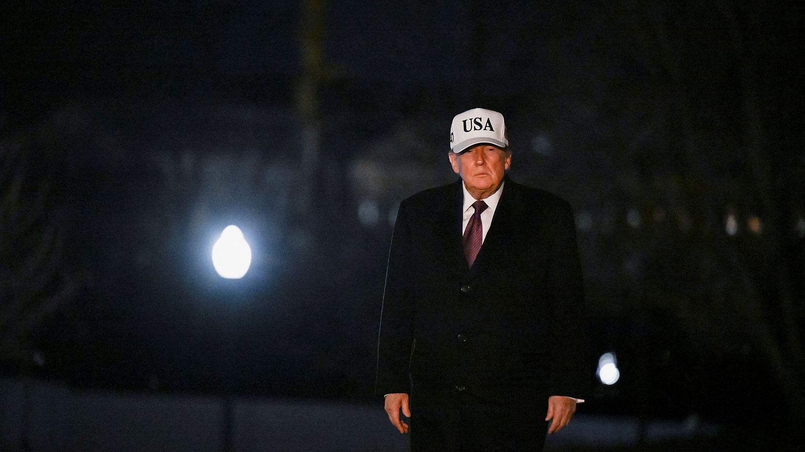 Trump anuncia que cualquier país que "haga negocios" con Irán será castigado con un arancel del 25 %