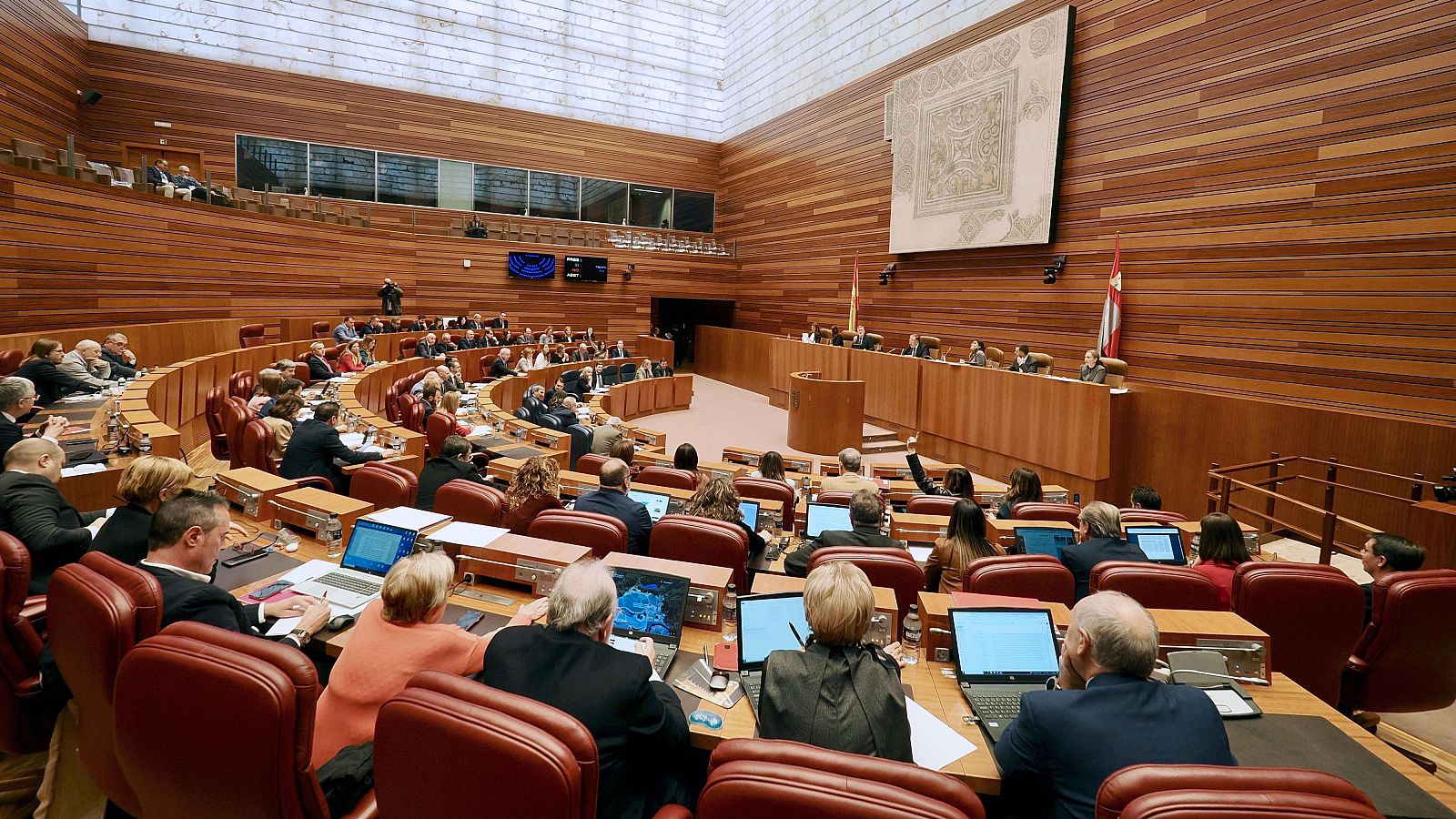 Mañueco convoca elecciones en Castilla y León el 15 de marzo: vista general del hemiciclo durante la segunda sesión plenaria en las Cortes de Castilla y León, este miércoles en Valladolid