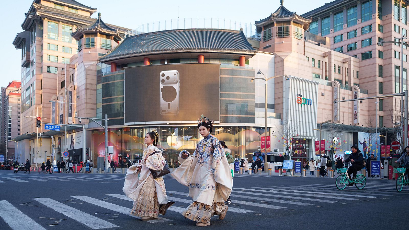 ¿Estás muerto? o el éxito de la app china para asegurar una soledad segura: "Los solteros estaremos más cómodos"