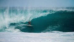 A solas con el mar: 'Surfear la vida', de Aitor Francesena, y otros libros sobre la pasión por las olas