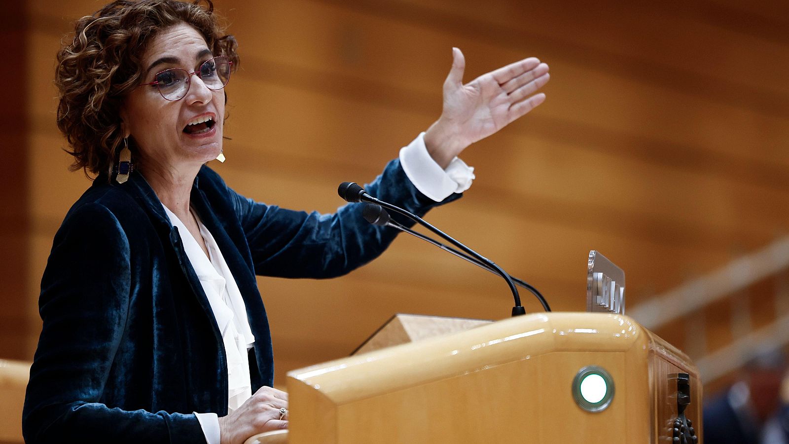 La vicepresidenta primera y ministra de Hacienda, María Jesús Montero, durante su comparecencia en el Senado