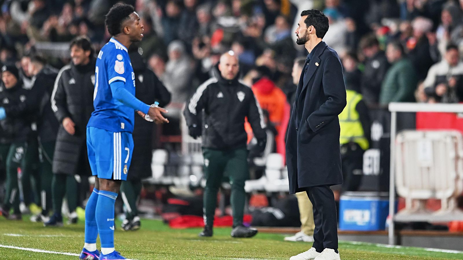 Vinícius ante Arbeloa en el partido de Copa ante el Albacete.