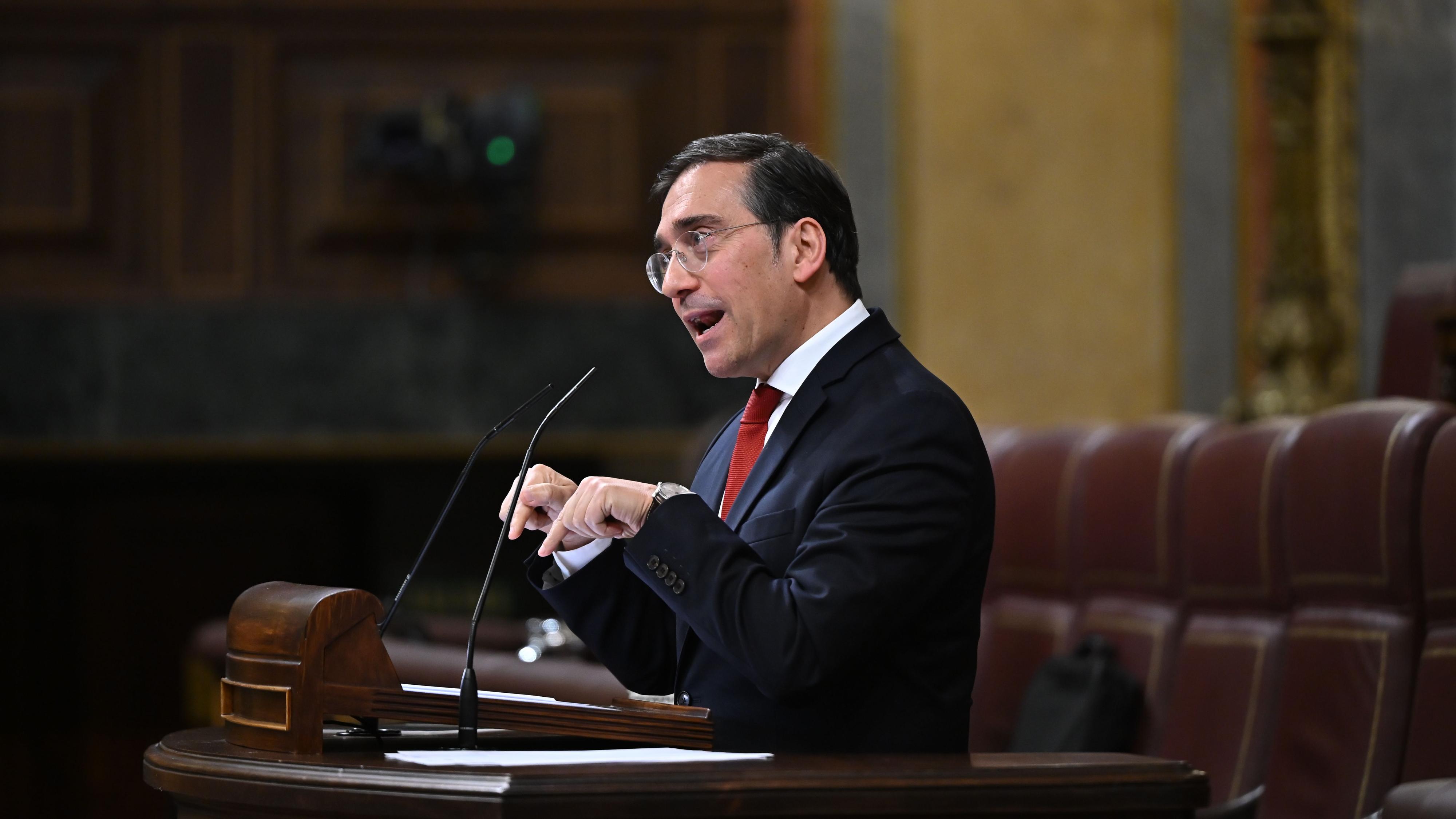 Albares rechaza una intervención de EE.UU. en Irán y dice que la solución  para Venezuela no puede imponerse desde fuera