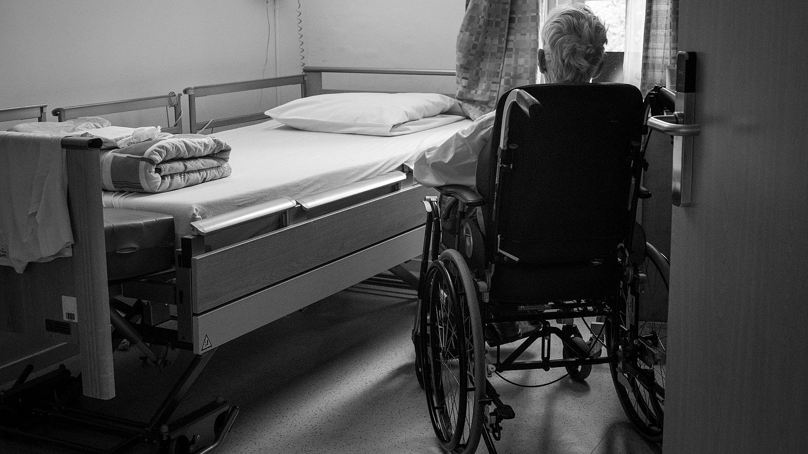 Tot i que han augmentat el número de places en residències, també ho han fet les persones de més de 65 anys que les necessiten (annabel podevyn | unsplash)