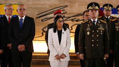Delcy Rodríguez dice que si le tocara ir a Washington iría de "pie", pero "no arrastrada"