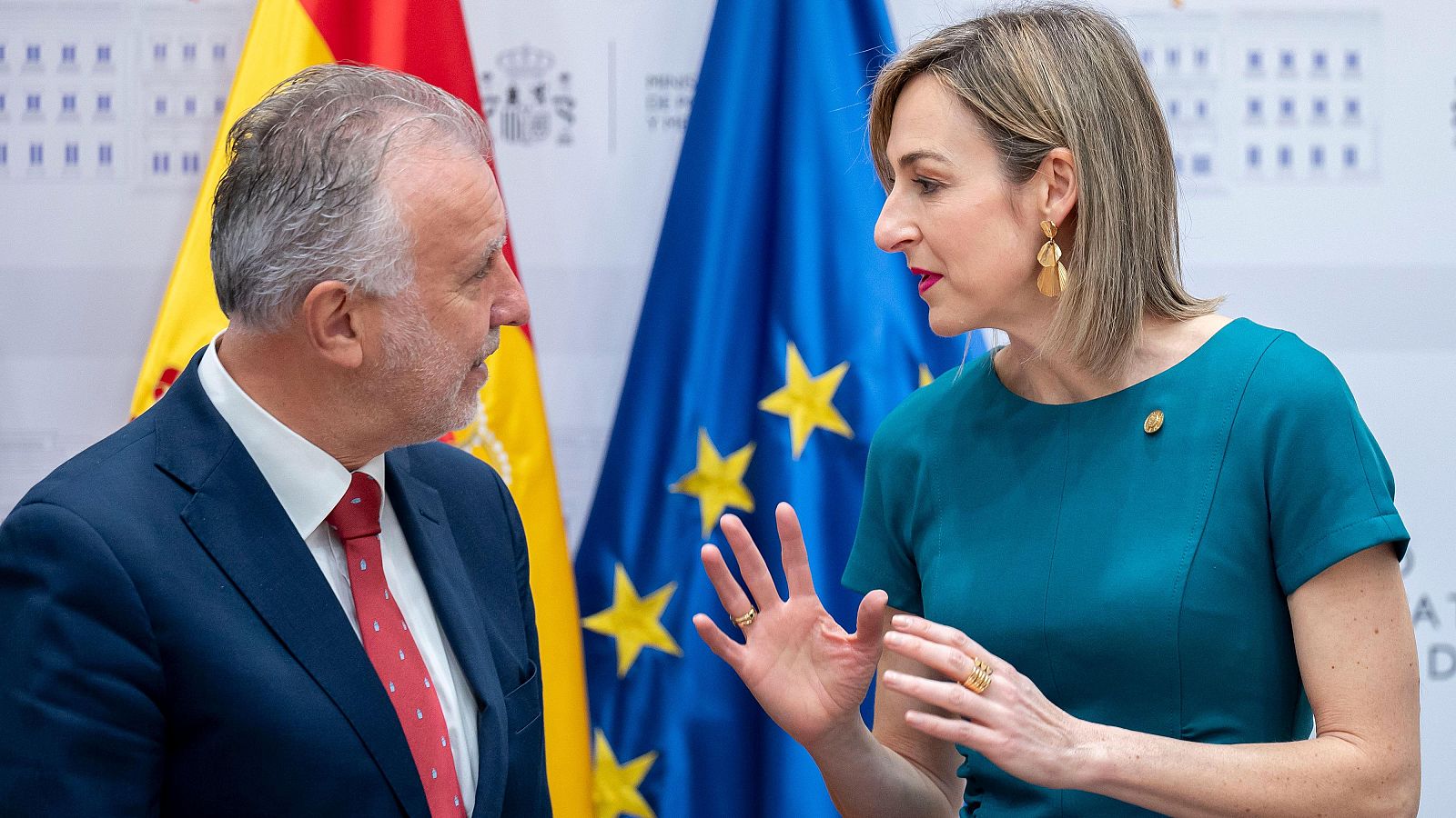 El ministro Ángel Víctor Torres, junto a la consejera Maria Ubarretxena, durante la Comisión Mixta de Transferencias Administración del Estado-Comunidad Autónoma del País Vasco