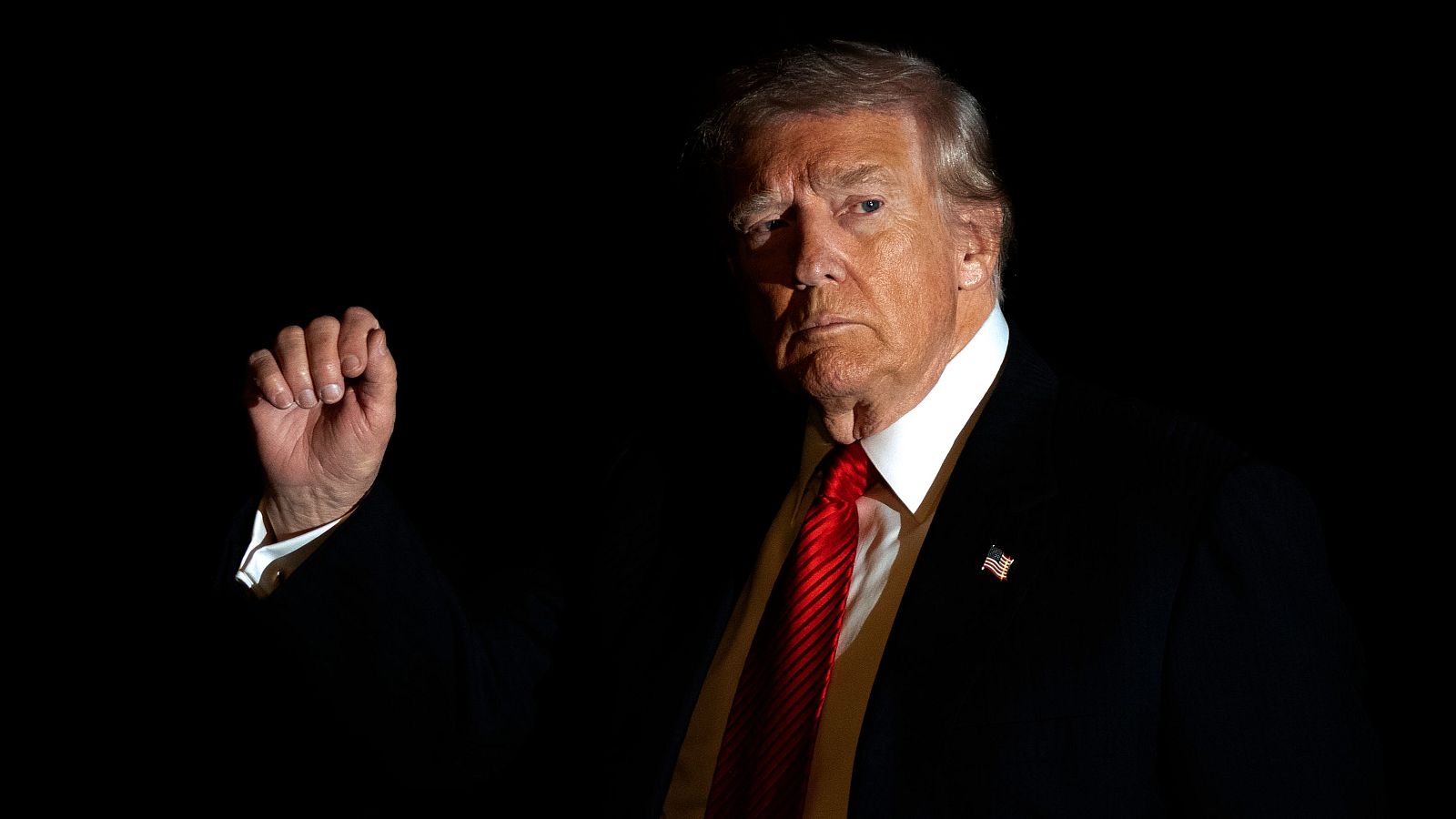 Trump amenaza con aranceles a Dinamarca y sus aliados hasta alcanzar un acuerdo de "compra total de Groenlandia"