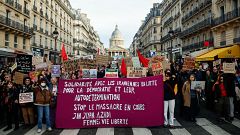 Miles de personas denuncian en París la sangrienta represión de las protestas en Irán y piden un cambio de régimen