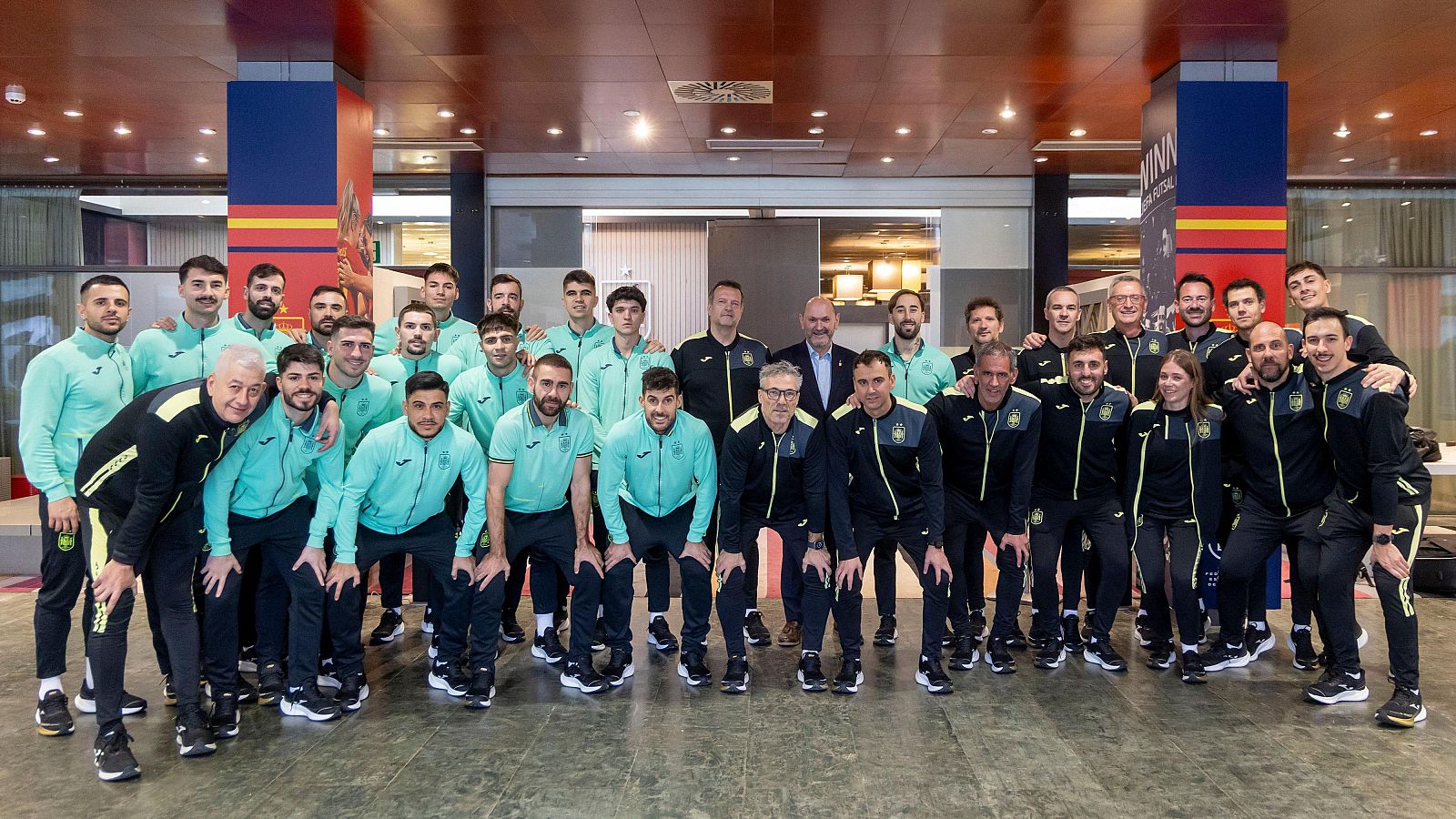 Los 14 integrantes de la selección española de fútbol sala.