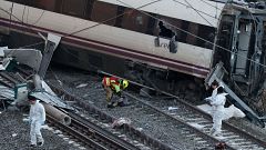 Al menos 40 muertos y más de cien heridos al descarrilar dos trenes de alta velocidad en la localidad cordobesa de Adamuz