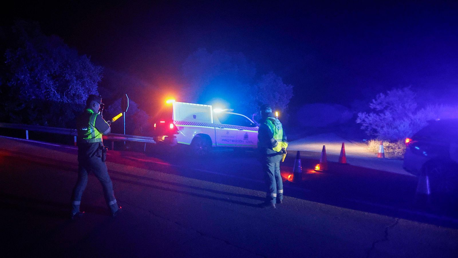 Llegada de efectivos tras el descarrilamiento de dos trenes de alta velocidad en Adamuz