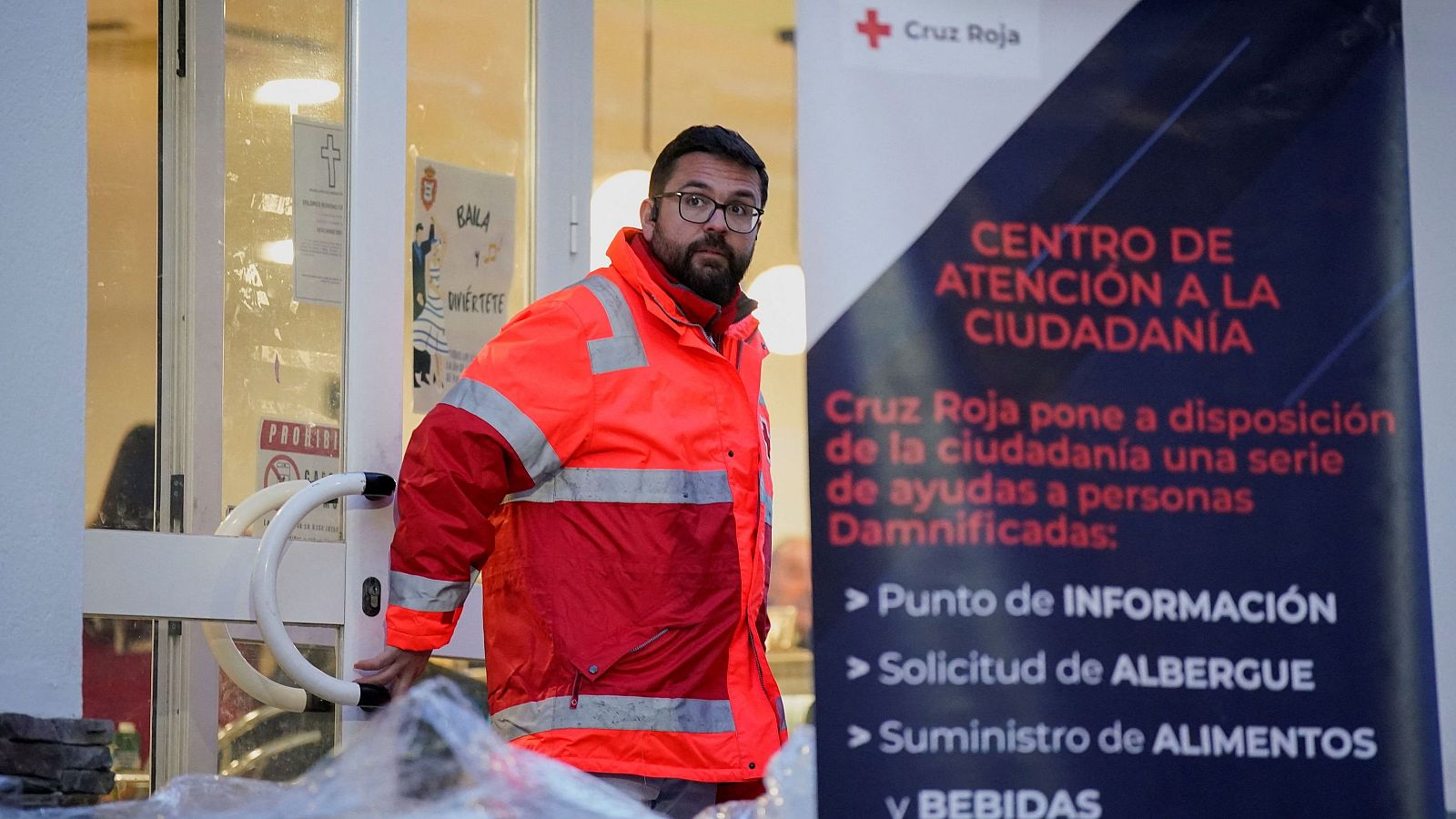 Centro de ayuda a afectados tras el descarrilamiento de dos trenes cerca de Adamuz, Córdoba