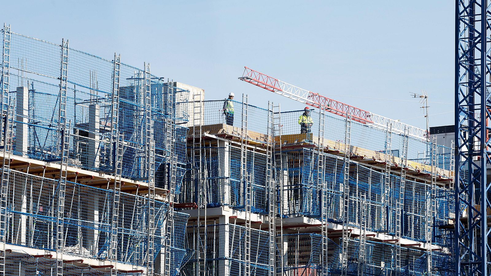 L'obra nova manté l'estancament tot i el repunt de les compravendes d'habitatges usats