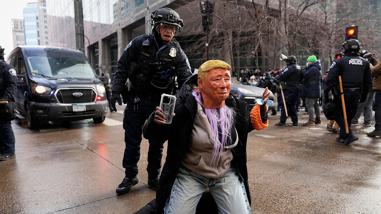 Amnistía alerta sobre la "erosión" de los derechos humanos por las "prácticas autoritarias" de Trump