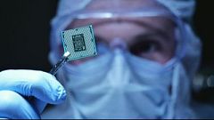 Materias primas estratégicas: la guerra por los chips y el cobalto
