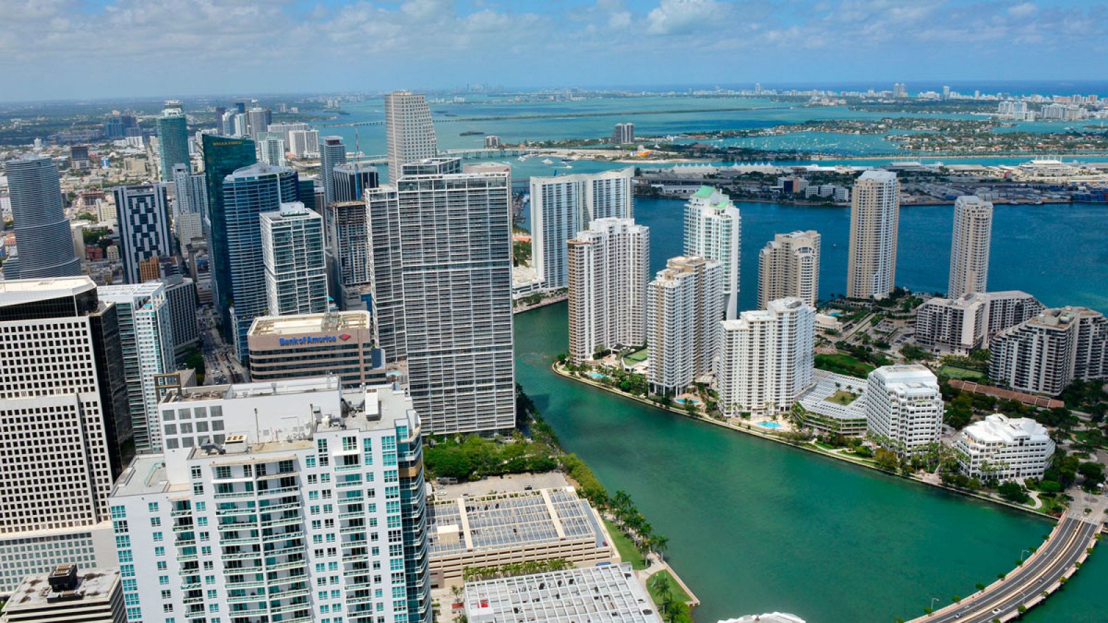 Vista del downtown (centro) de la ciudad de Miami tomada desde el edificio Panorama Tower