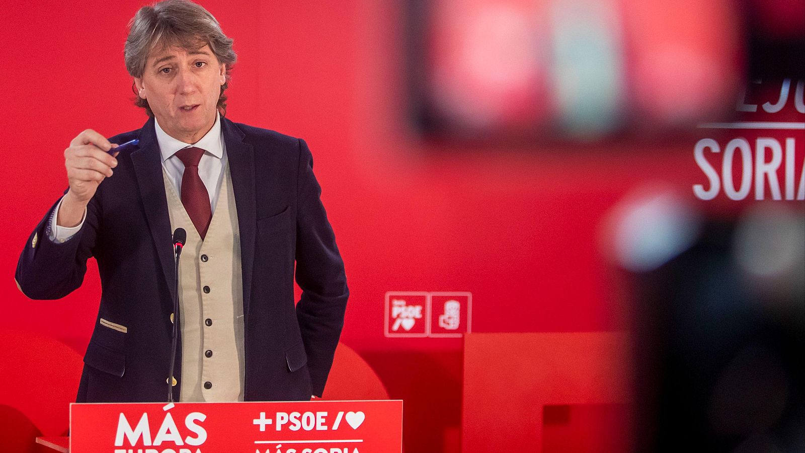 Elecciones en Castilla y León 2026: el candidato del PSOE de Castilla y León a las elecciones autonómicas del 15 de marzo, Carlos Martínez, tras registrar su candidatura