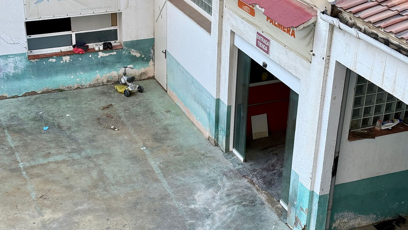 El lloc on va tenir lloc el crim d'una dona a l'Hospitalet de Llobregat. (ACN | Jordi Pujolar)